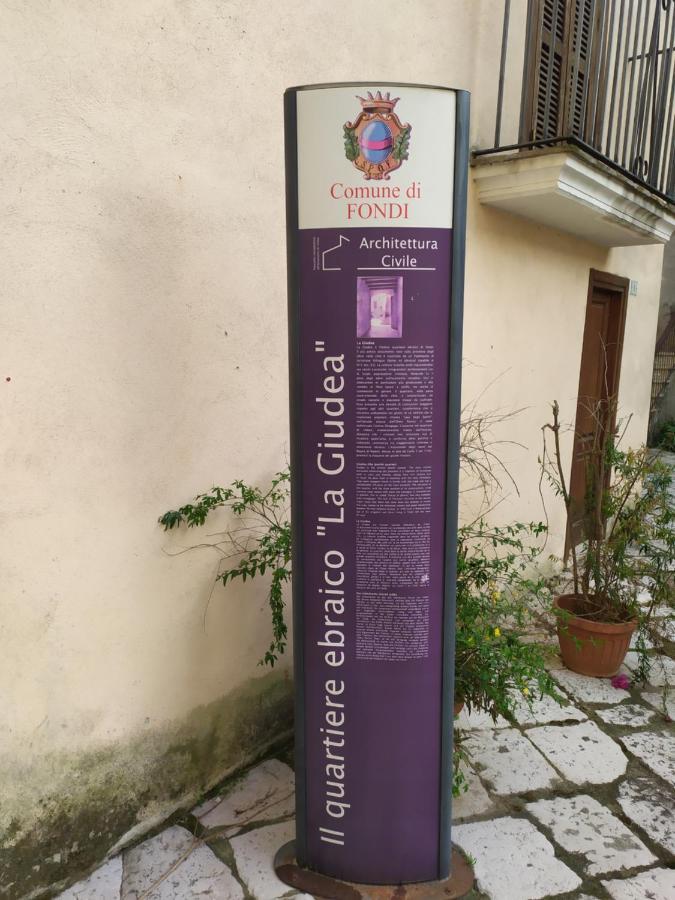 Casa Flora Fondi Centro Storico公寓 外观 照片